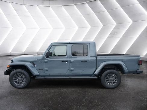 New 2026 Jeep Gladiator Sport AWD/4WD image 4