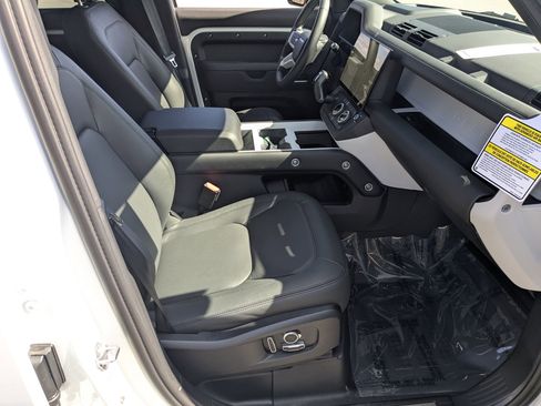 New 2026 Land Rover Defender 130 X-Dynamic SE image 27