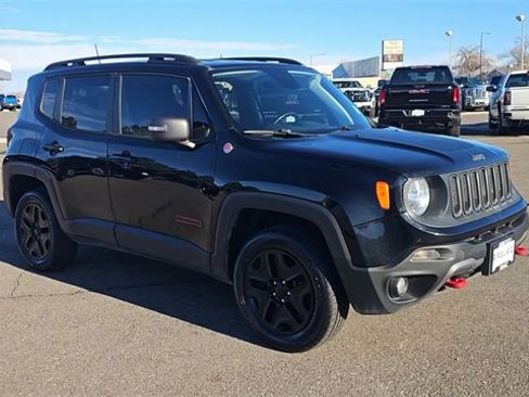 Used 2018 Jeep Renegade Trailhawk w/ UConnect 8.4 Nav Group image 6