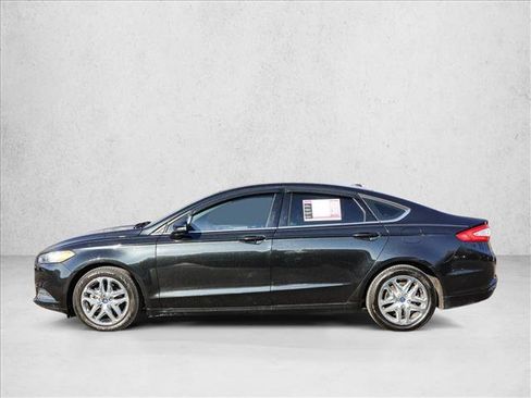 Used 2015 Ford Fusion SE image 8