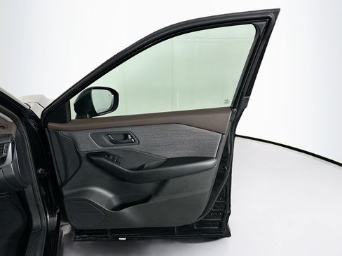 Used 2023 Nissan Rogue S FWD image 30