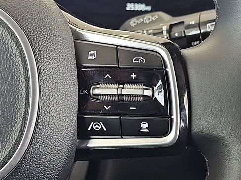 Used 2025 Kia Carnival SX Prestige FWD image 23