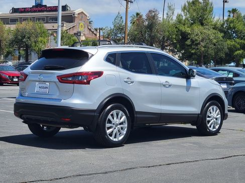 Used 2020 Nissan Rogue Sport SV image 4