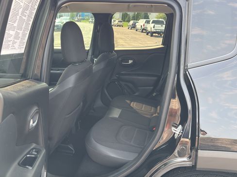 Used 2017 Jeep Renegade Altitude AWD/4WD image 32