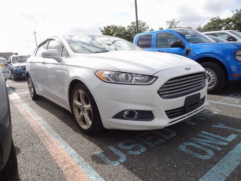 Used 2015 Ford Fusion SE w/ Equipment Group 201A image 1