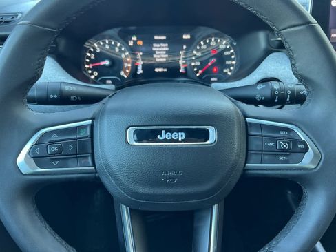 Used 2024 Jeep Compass Latitude image 25