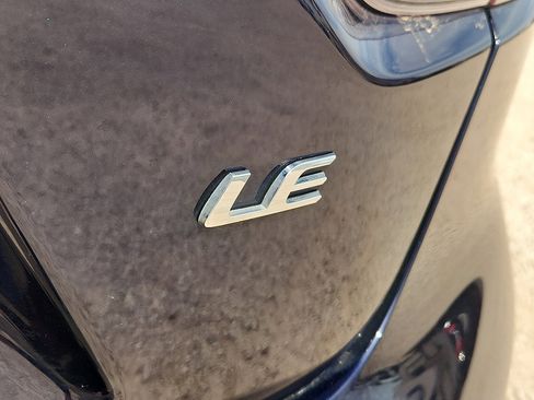 Used 2021 Toyota Corolla LE image 9