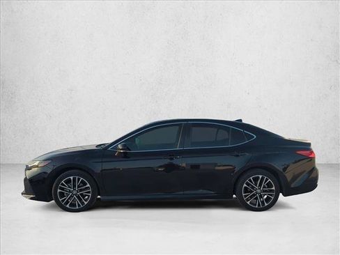 Used 2025 Toyota Camry XLE FWD image 6