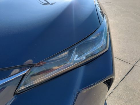 Used 2019 Toyota Avalon Limited w/ Preferred Accessory Package image 8