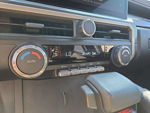 Used 2025 Toyota Tacoma TRD Sport AWD/4WD image 15