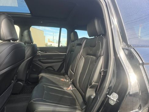 Used 2025 Jeep Grand Cherokee Limited w/ Black Appearance Package image 14