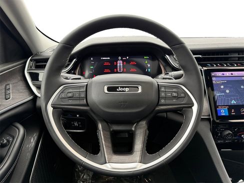 Used 2023 Jeep Grand Cherokee 4WD 4xe image 12