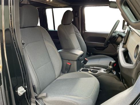 Used 2025 Jeep Wrangler Sport image 27