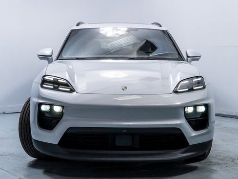 Used 2025 Porsche Macan 4 Electric image 10