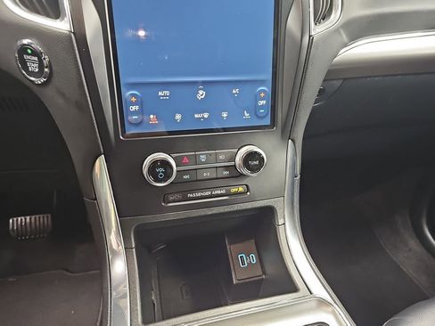 Used 2024 Ford Edge Titanium AWD/4WD image 22