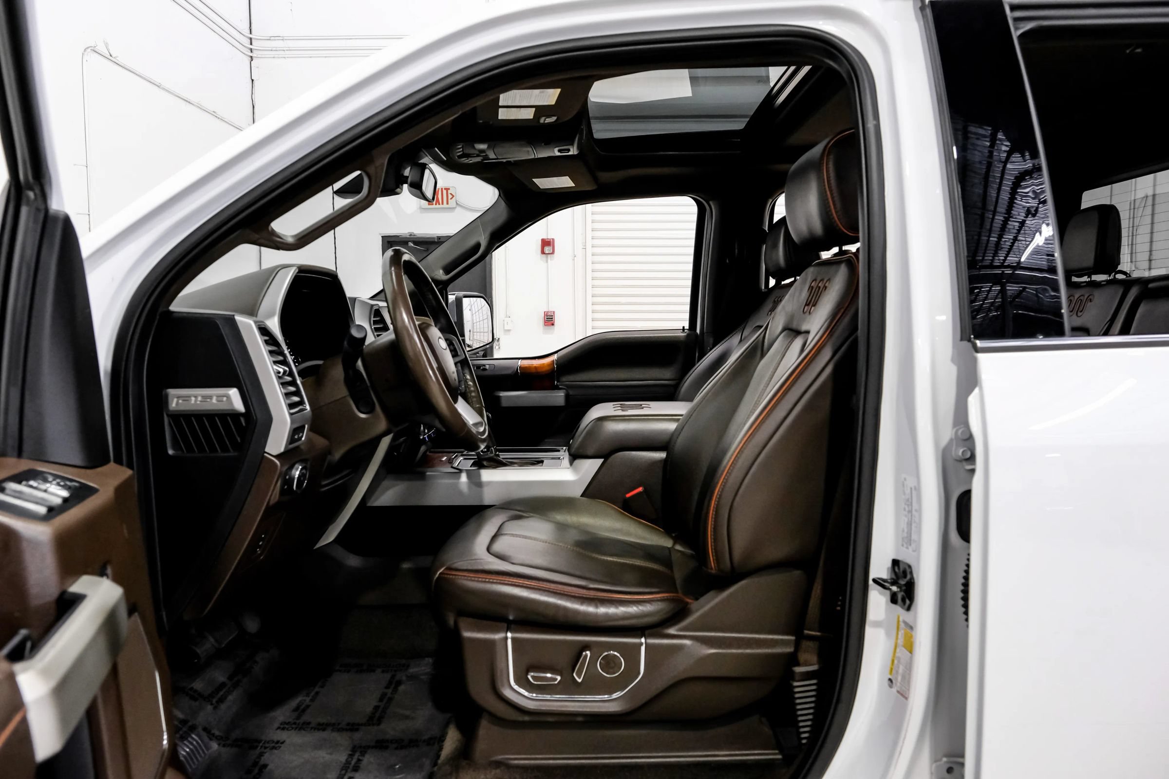 Used 2017 Ford F150 King Ranch w/ Equipment Group 601A Luxury AWD/4WD image 17