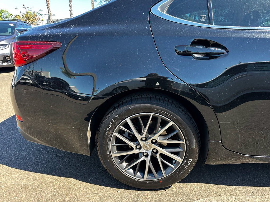 Used 2016 Lexus ES 350 w/ Premium Package w/Wood Trim FWD image 9