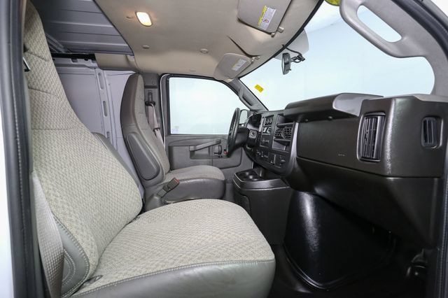 Used 2025 GMC Savana 3500 Extended w/ Driver Convenience Package RWD image 16