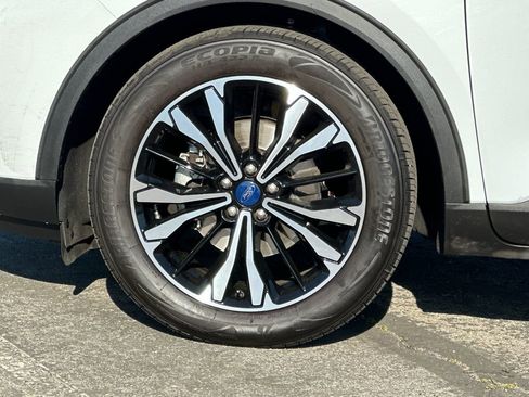 Certified 2022 Ford Escape SE w/ SE Sport Appearance Package image 25