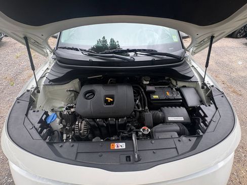 Used 2025 Kia Soul LX w/ LX Technology Package FWD image 28