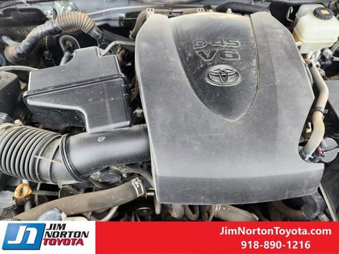 Used 2018 Toyota Tacoma TRD Off-Road image 33