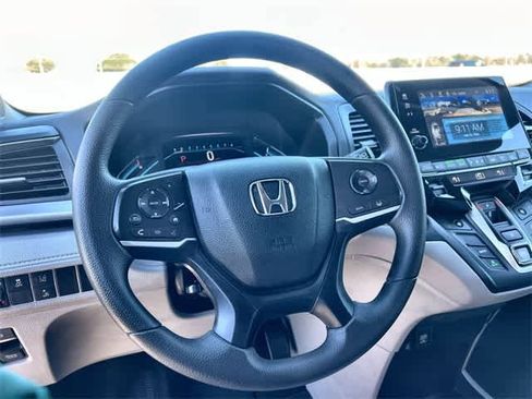 Used 2018 Honda Odyssey EX image 17
