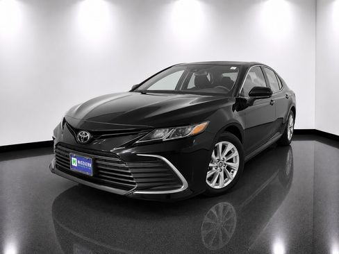 Used 2024 Toyota Camry LE AWD/4WD image 1