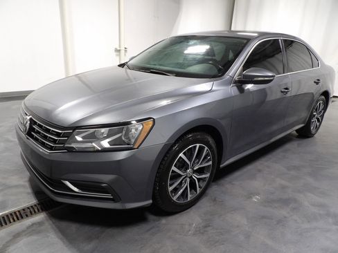 Used 2018 Volkswagen Passat 2.0T SE FWD image 3