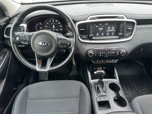 Used 2017 Kia Sorento LX w/ LX V6 Convenience Package image 15
