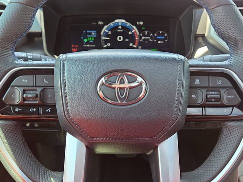 Used 2025 Toyota Tundra Platinum AWD/4WD image 17