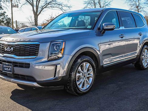Certified 2022 Kia Telluride LX image 3