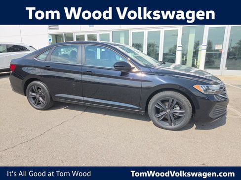 Certified 2022 Volkswagen Jetta SE FWD image 1