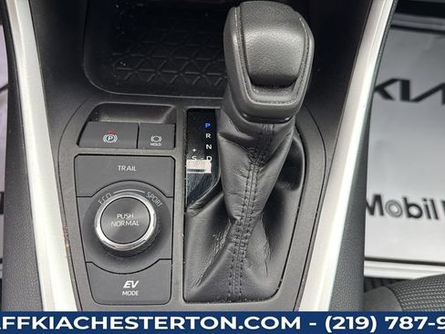 Used 2021 Toyota RAV4 LE AWD/4WD image 29