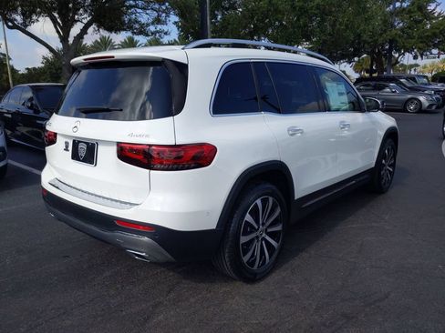 Used 2022 Mercedes-Benz GLB 250 4MATIC image 2