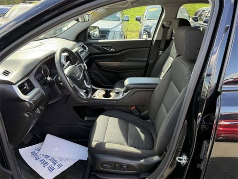 Certified 2023 GMC Acadia SLE w/ Driver Convenience Package image 9