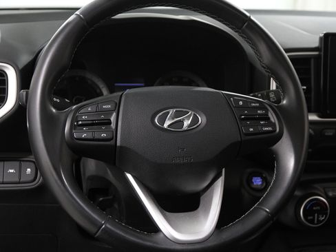 Certified 2021 Hyundai Venue SEL w/ Premium Package image 7
