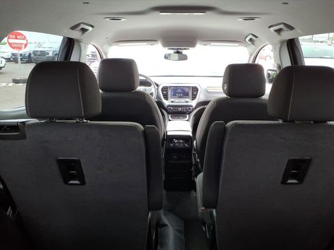 Certified 2023 GMC Acadia SLE w/ Driver Convenience Package image 21