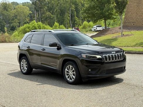 Used 2019 Jeep Cherokee Latitude w/ Popular Appearance Group image 5