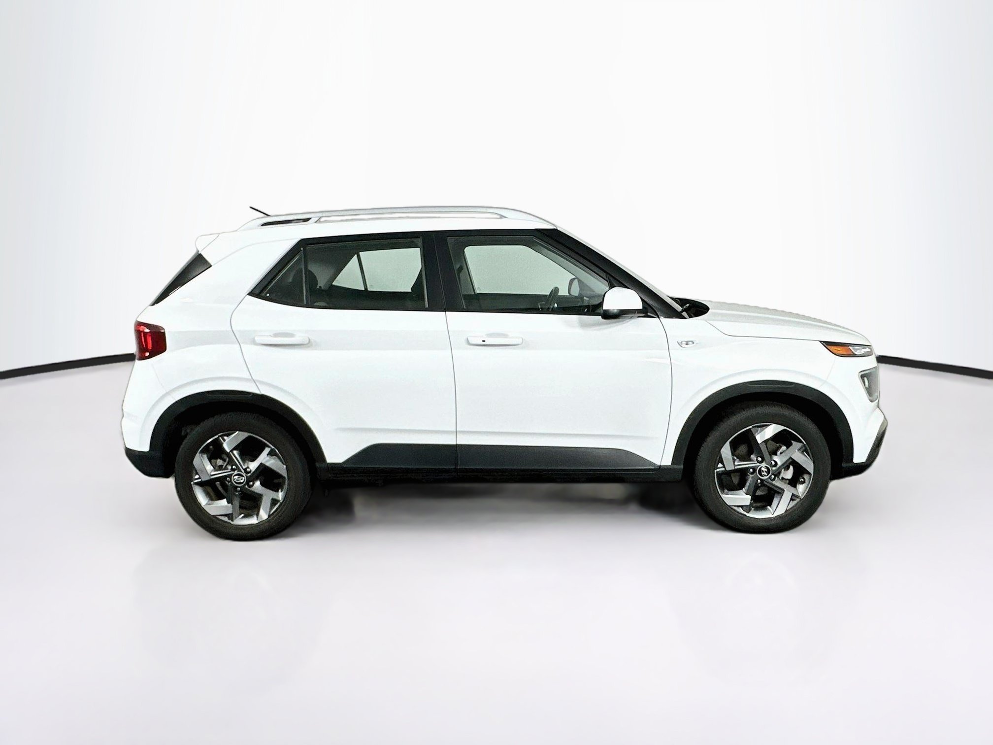 Used 2025 Hyundai Venue SEL FWD image 10