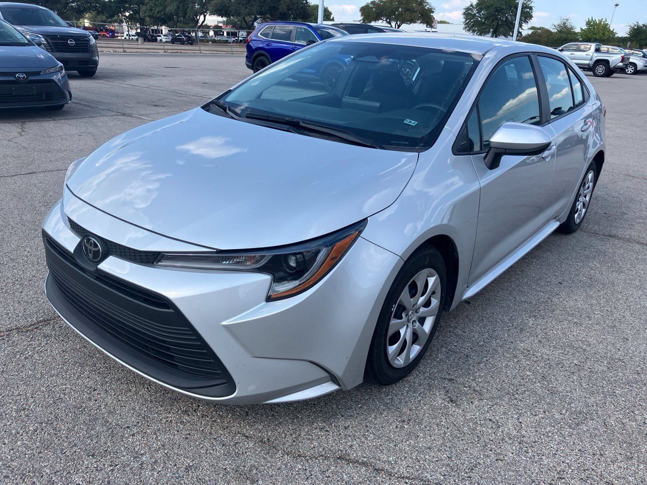 Used 2025 Toyota Corolla LE FWD image 1