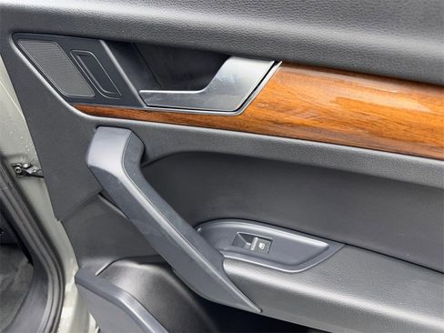 Used 2023 Audi Q5 2.0T Premium w/ Convenience Package image 44