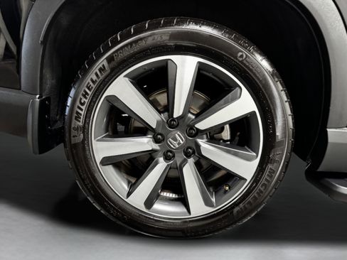 Used 2025 Honda Pilot Touring image 47