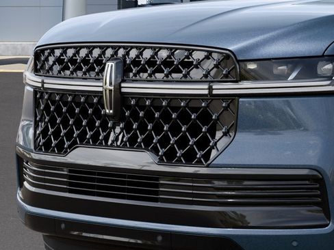 New 2027 Lincoln Navigator Reserve w/ Jet Appearance Package AWD/4WD image 17