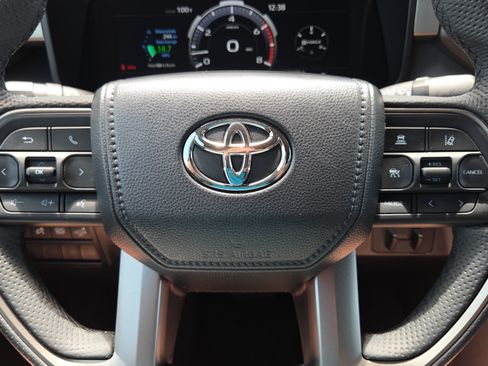 Certified 2025 Toyota Tundra Limited AWD/4WD image 28