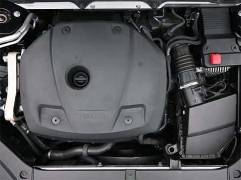 Used 2022 Volvo XC90 T6 Momentum image 37