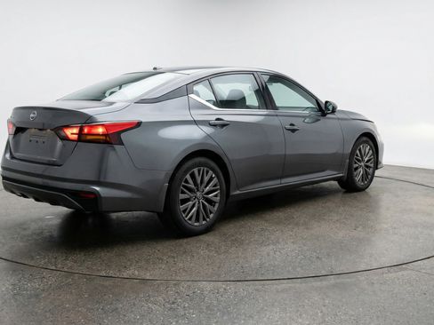 Used 2025 Nissan Altima 2.5 SV image 9