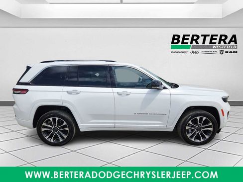 Used 2022 Jeep Grand Cherokee Overland w/ Luxury Tech Group IV AWD/4WD image 7