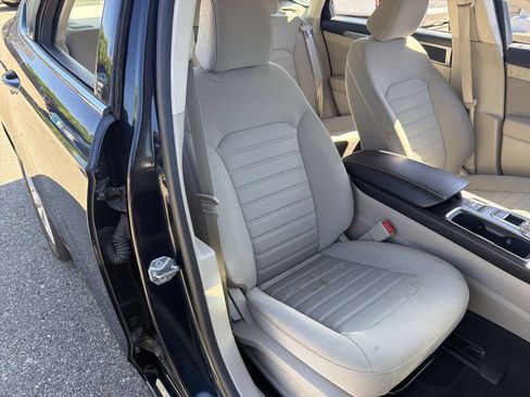 Certified 2020 Ford Fusion SE FWD image 24