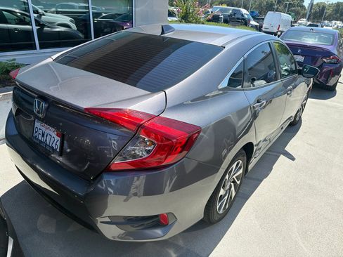 Used 2018 Honda Civic EX image 3
