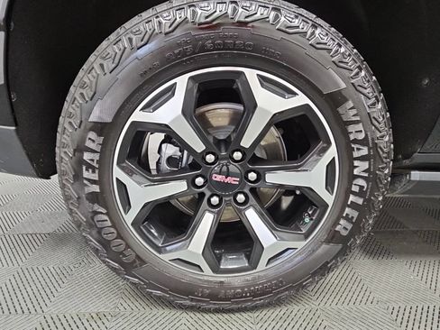 Used 2025 GMC Yukon XL AT4 w/ AT4 Premium Package AWD/4WD image 53
